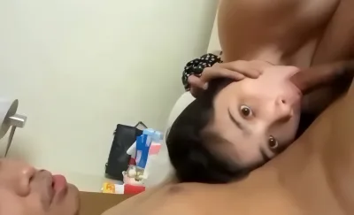 Nilaro laro ang etets ni tito gamit dila